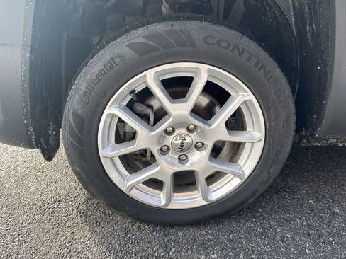 Certified 2023 Jeep Renegade Latitude image 8