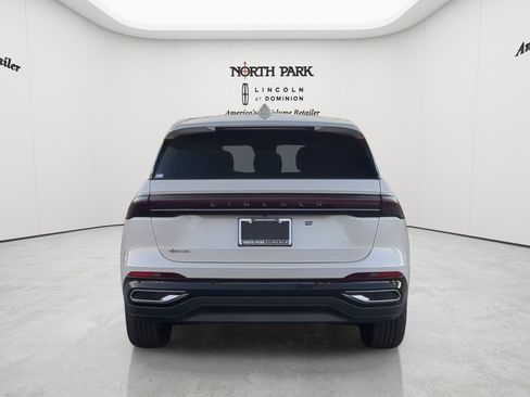 New 2026 Lincoln Nautilus Premier AWD/4WD image 4