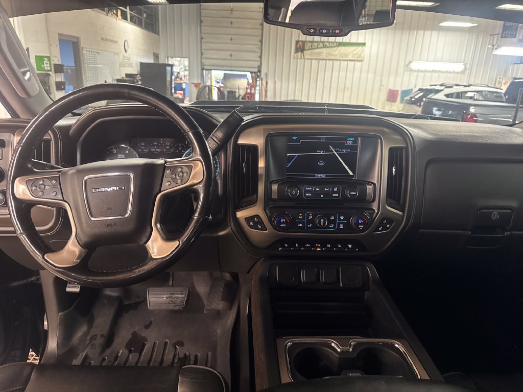 Used 2018 GMC Sierra 2500 Denali w/ Duramax Plus Package AWD/4WD image 18