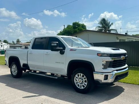 Used 2024 Chevrolet Silverado 2500 LT AWD/4WD image 1