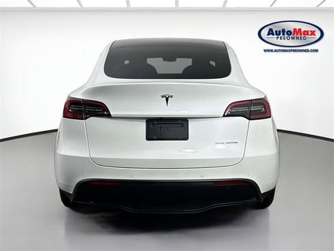 Used 2022 Tesla Model Y Long Range image 8