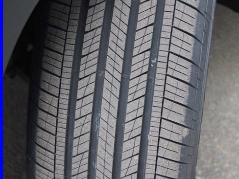 Used 2022 Volkswagen Atlas Cross Sport SE w/ Panoramic Sunroof Package image 15