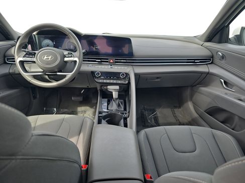 Used 2025 Hyundai Elantra SEL image 9