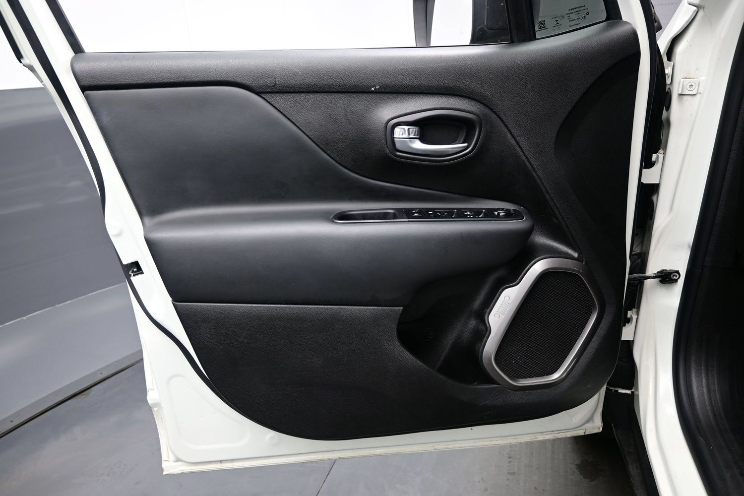 Used 2022 Jeep Renegade Latitude AWD/4WD image 12