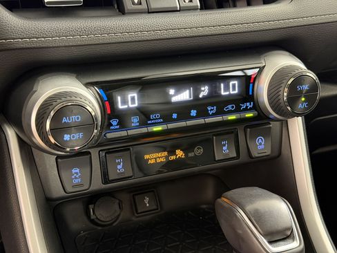 Used 2020 Toyota RAV4 XLE Premium FWD image 18