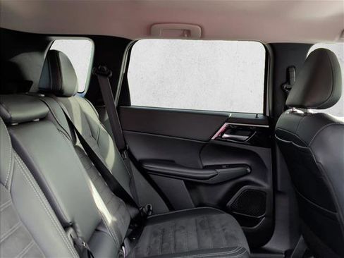 Used 2024 Mitsubishi Outlander 4WD Plug-In Hybrid image 20