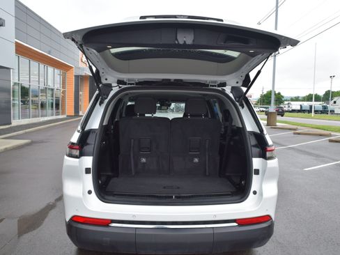Used 2024 Jeep Grand Cherokee L Laredo AWD/4WD image 9