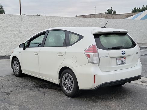 Used 2017 Toyota Prius V image 26