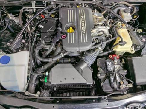 Used 2018 FIAT 124 Spider Abarth w/ Convenience Group RWD image 27