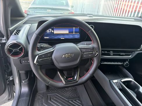 Used 2025 Chevrolet Equinox EV RS FWD image 11