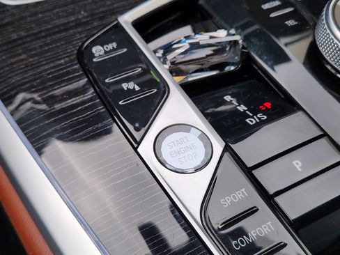 Used 2023 BMW X7 M60i w/ Executive Package image 21