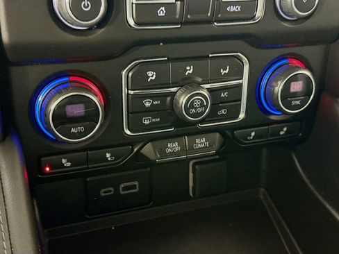 Used 2024 Chevrolet Tahoe Z71 image 17