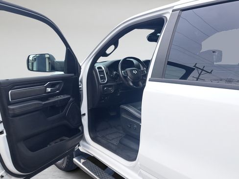 Used 2019 RAM 1500 Big Horn AWD/4WD image 9