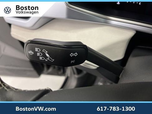 Used 2025 Volkswagen Taos SE w/ Panoramic Sunroof Package image 19