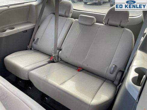 Used 2020 Toyota Sienna XLE image 8