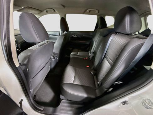 Used 2020 Nissan Rogue SV FWD image 25