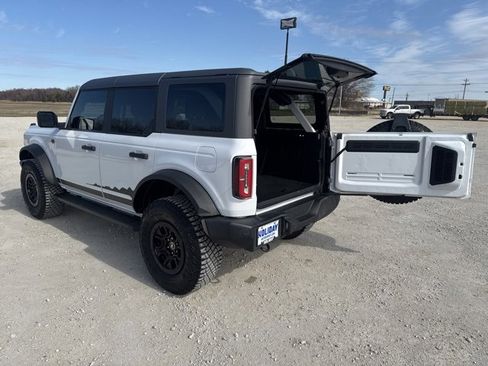 Used 2023 Ford Bronco Wildtrak image 4