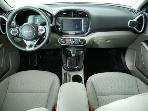 Certified 2025 Kia Soul LX image 18