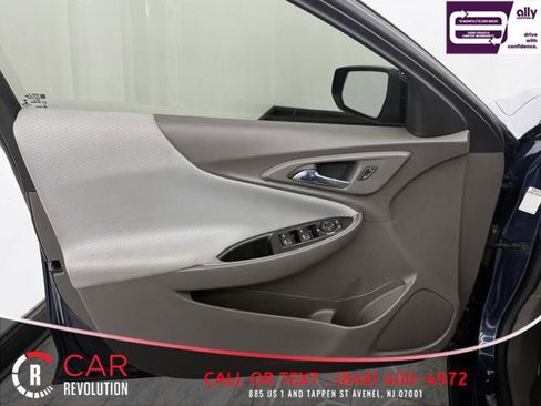 Used 2021 Chevrolet Malibu LT image 36