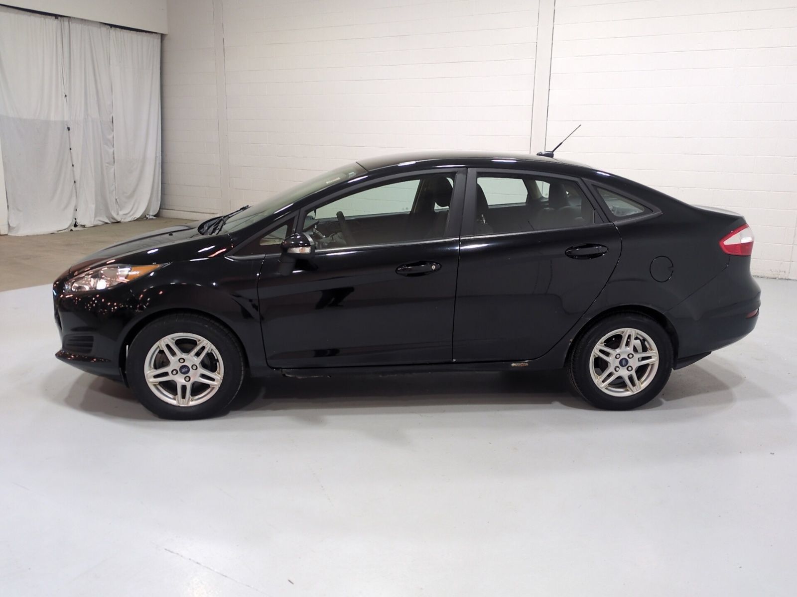 Used 2017 Ford Fiesta SE w/ Cold Weather Package FWD image 6