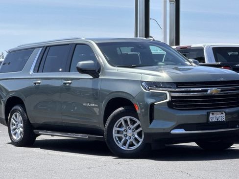 Used 2023 Chevrolet Suburban LT AWD/4WD image 2