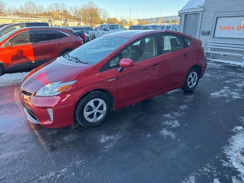 Used 2015 Toyota Prius Three image 1