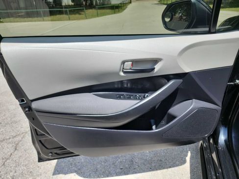 Used 2022 Toyota Corolla LE FWD image 13