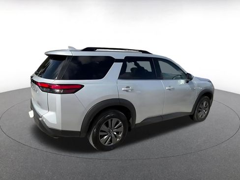 Used 2025 Nissan Pathfinder SV image 14