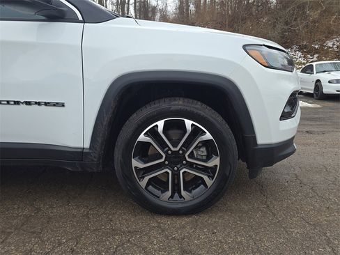 Used 2023 Jeep Compass Limited image 2