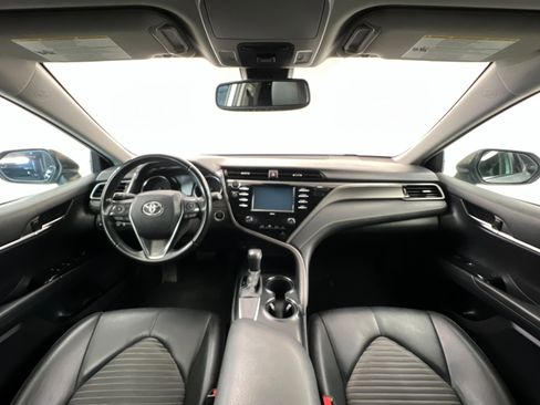 Used 2020 Toyota Camry SE image 10