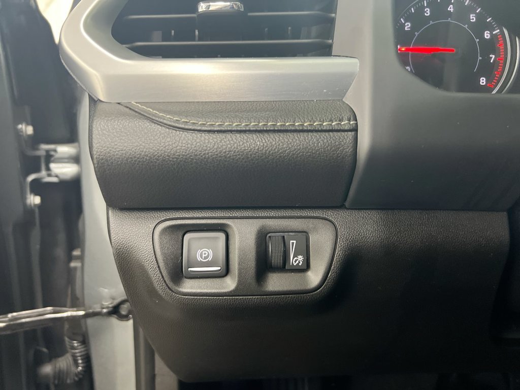Used 2023 GMC Acadia SLE FWD image 18