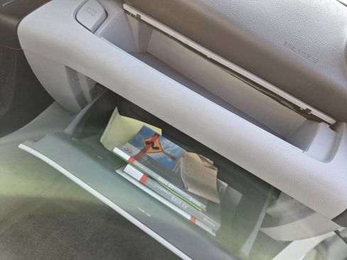 Used 2012 Toyota RAV4 EV image 38