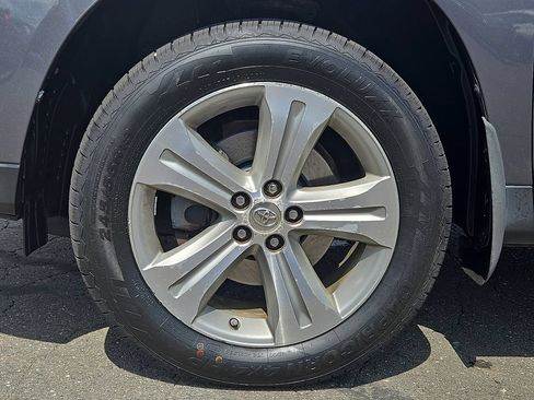 Used 2012 Toyota Highlander Limited w/ Tow Pkg AWD/4WD image 9