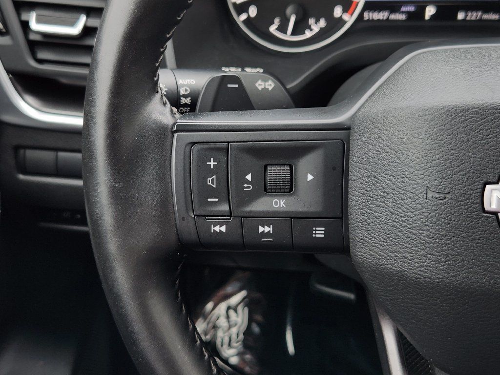 Used 2025 Nissan Rogue SV AWD/4WD image 17
