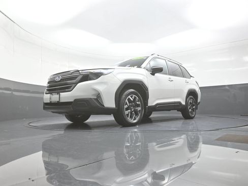 Used 2025 Subaru Forester Premium AWD/4WD image 11