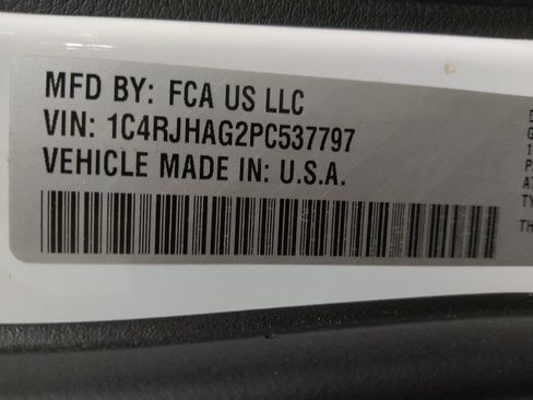 Used 2023 Jeep Grand Cherokee Laredo AWD/4WD image 33