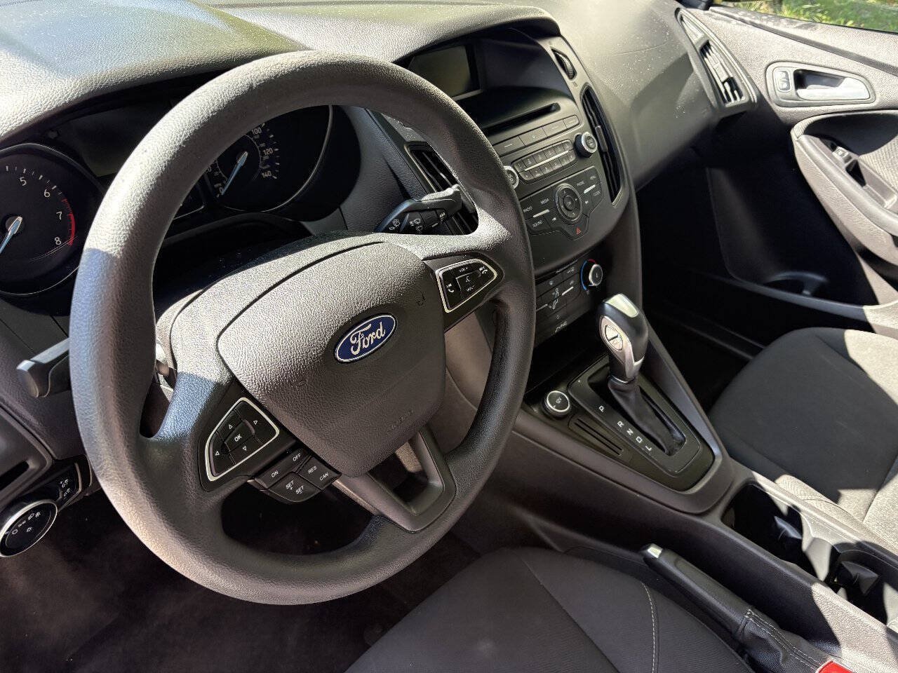 Used 2015 Ford Focus SE FWD image 24