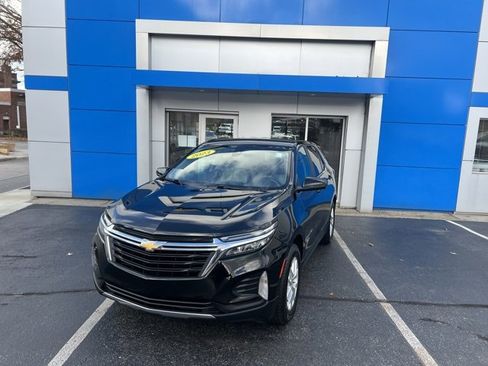Used 2023 Chevrolet Equinox LT image 2