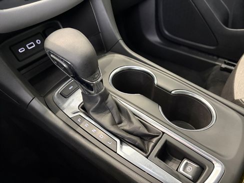 Used 2022 Chevrolet Equinox LS AWD/4WD image 19