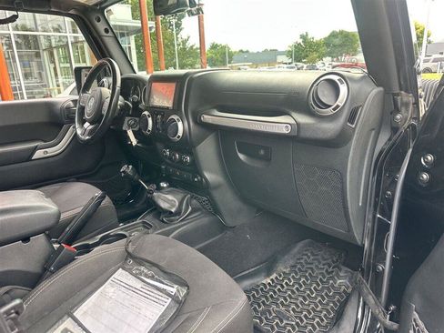 Used 2015 Jeep Wrangler Unlimited Sahara w/ Connectivity Group AWD/4WD image 16