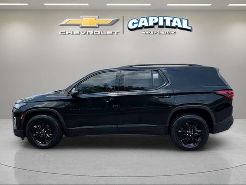 Used 2022 Chevrolet Traverse LT FWD image 2