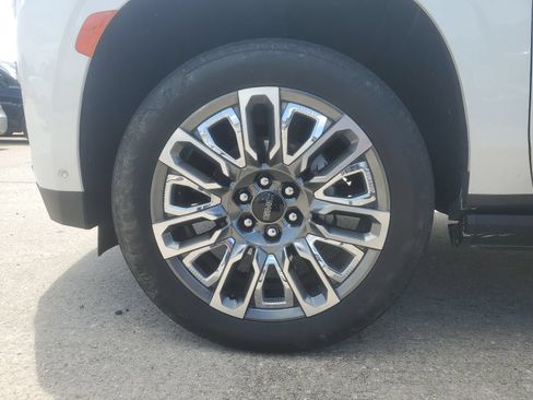 Used 2024 GMC Yukon Denali Ultimate AWD/4WD image 7
