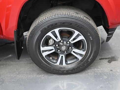 Certified 2017 Toyota Tacoma TRD Sport w/ Tow Package (A/T) image 33