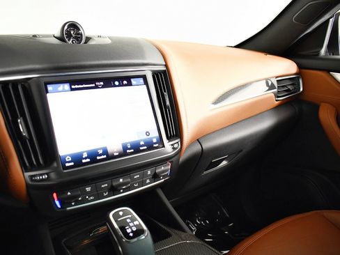 Used 2021 Maserati Levante image 61