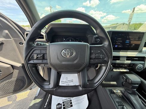 Certified 2024 Toyota Tacoma SR5 AWD/4WD image 8