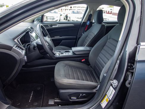 Used 2020 Ford Fusion SE FWD image 13
