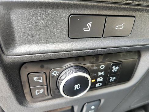 Used 2024 Ford Expedition Platinum image 39