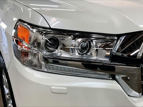 Used 2019 Toyota Land Cruiser AWD/4WD image 32