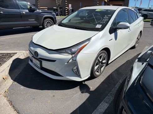 Used 2016 Toyota Prius Three Touring w/ Preferred Accessory Package image 15