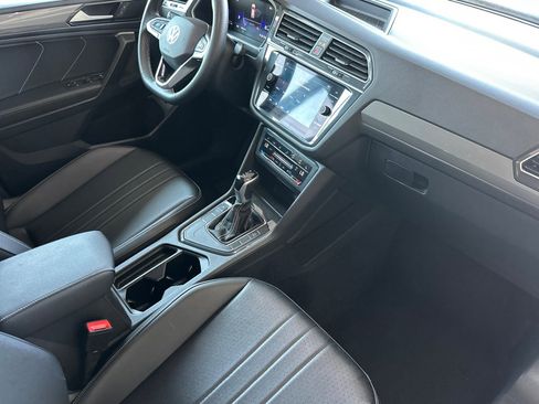Used 2024 Volkswagen Tiguan SE image 17